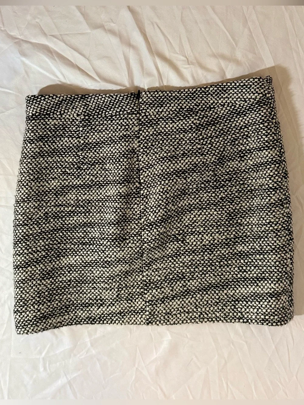 J. Crew Black and White Tweed Mini Skirt 55%Acrylic 38%Wool 7%Other Size 8 (X22)